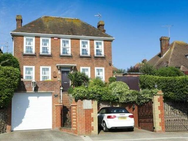 House for sale in Upton, Acol