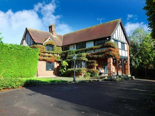 House for sale in Bushey, Hertsmere