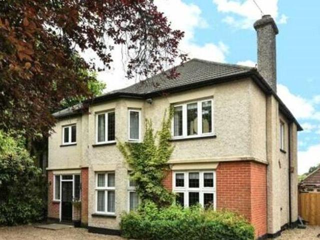 House for sale in Heol-las, Surrey
