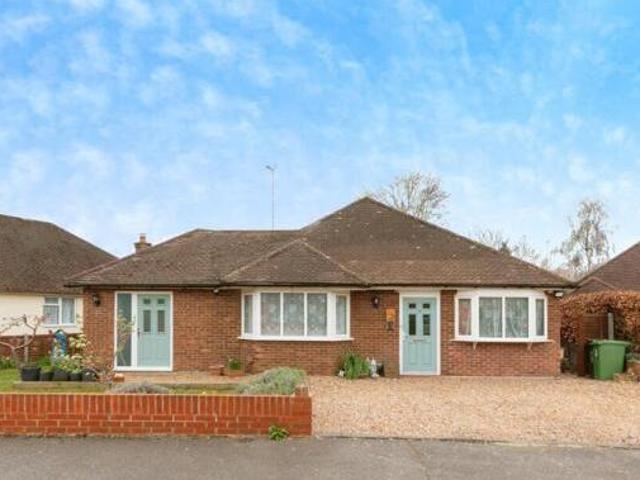 House for sale in Heol-las, Surrey