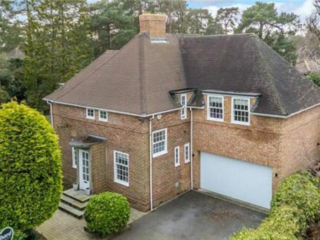 House for sale in Heol-las, Surrey