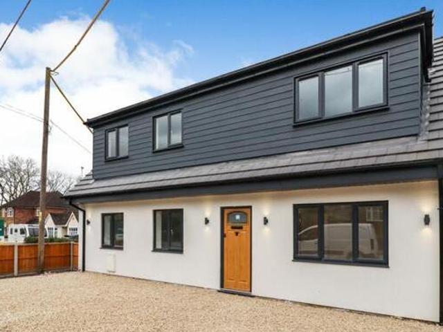 House for sale in Heol-las, Surrey