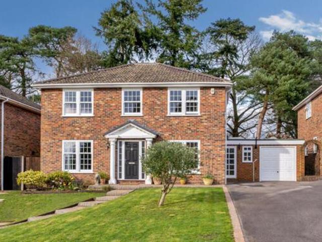 House for sale in Heol-las, Surrey