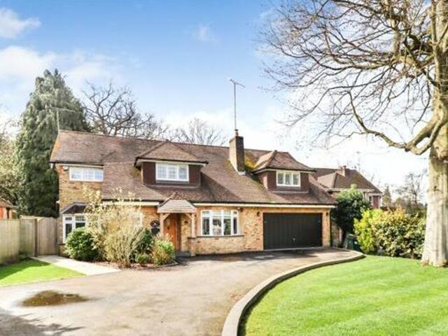 House for sale in Heol-las, Surrey