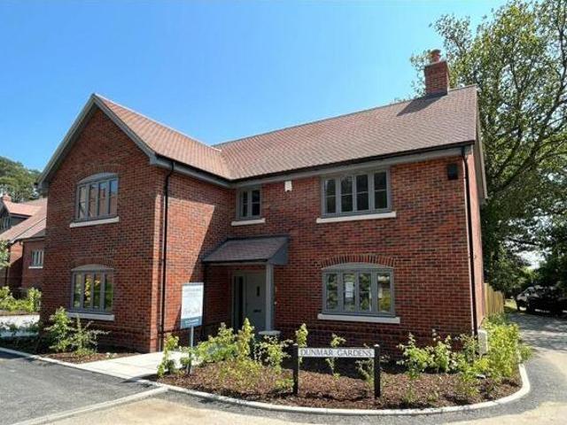 House for sale in Heol-las, Surrey