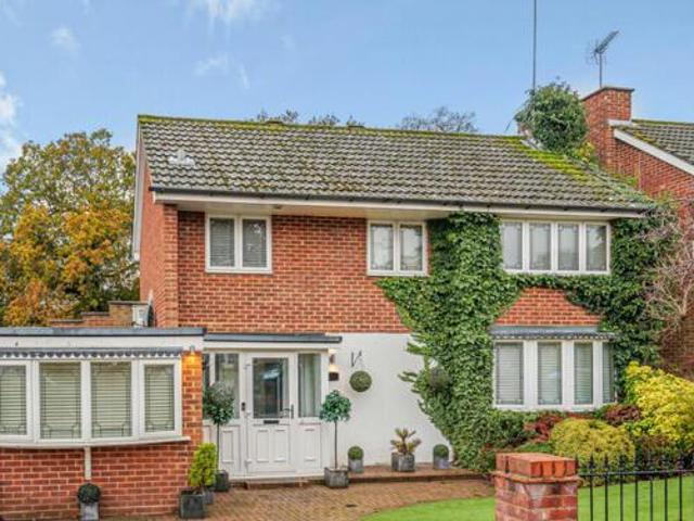 House for sale in Heol-las, Surrey