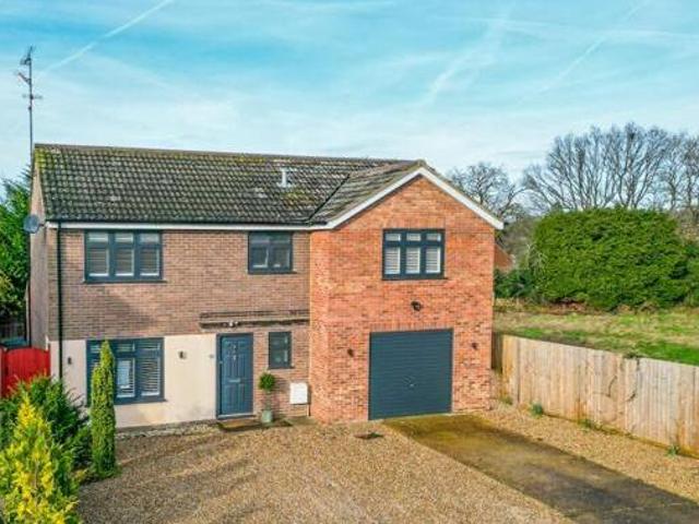 House for sale in Heol-las, Surrey