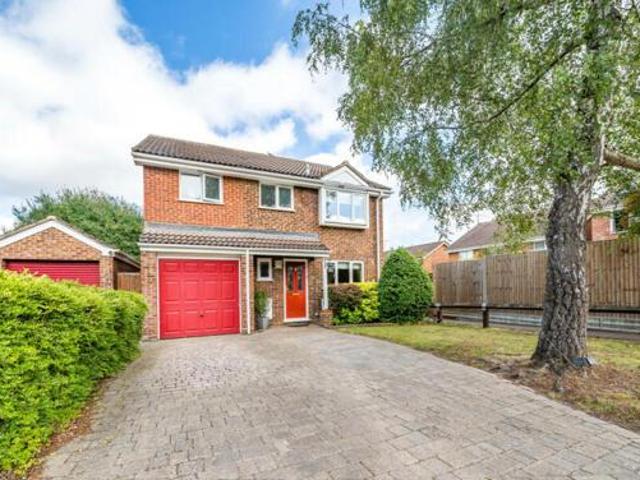 House for sale in Heol-las, Surrey