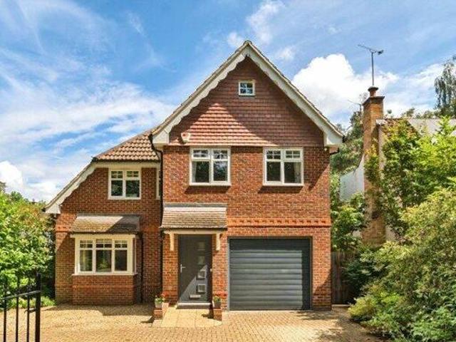 House for sale in Heol-las, Surrey