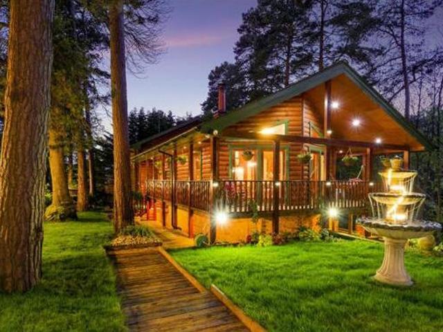 House for sale in Old Dean, Heol-las