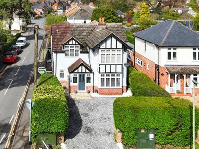 House for sale in Heol-las, Surrey