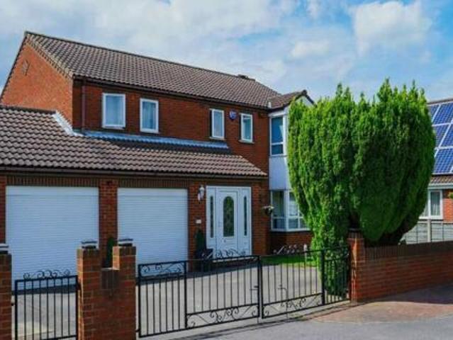 House for sale in Glasshoughton, Castleford