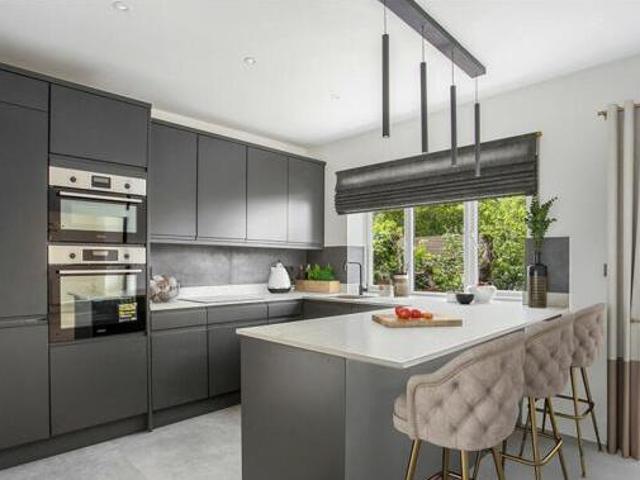House for sale in Hillview, Surrey