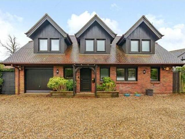 House for sale in Hillview, Surrey