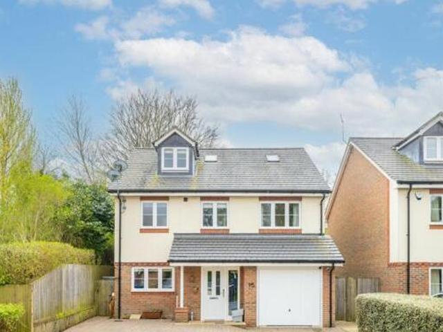 House for sale in Hillview, Surrey