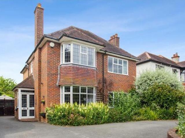 House for sale in Hillview, Surrey