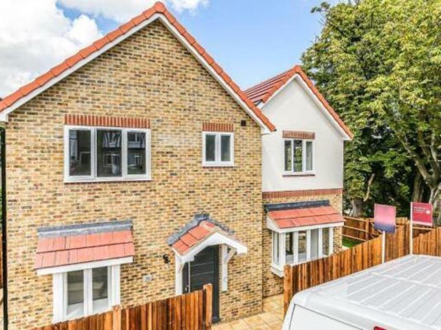 House for sale in Hillview, Surrey
