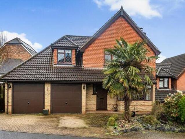 House for sale in Hillview, Surrey