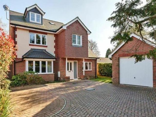 House for sale in Hillview, Surrey