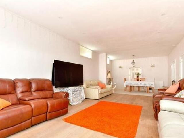 House for sale in Hillview, Surrey