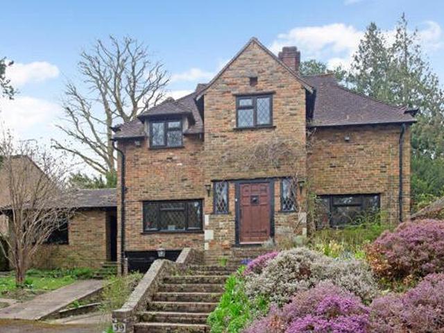 House for sale in Hillview, Surrey