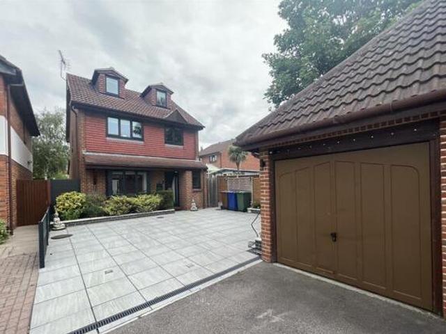 House for sale in Badgers Dene, Grays
