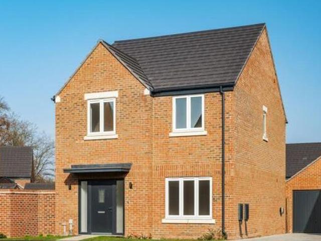 House for sale in Chertsey, Runnymede