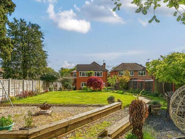 House for sale in Chertsey, Runnymede
