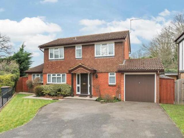 House for sale in Chertsey, Runnymede