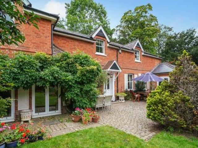 House for sale in Chertsey, Runnymede