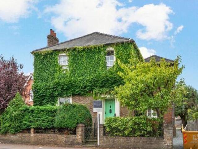 House for sale in Chertsey, Runnymede