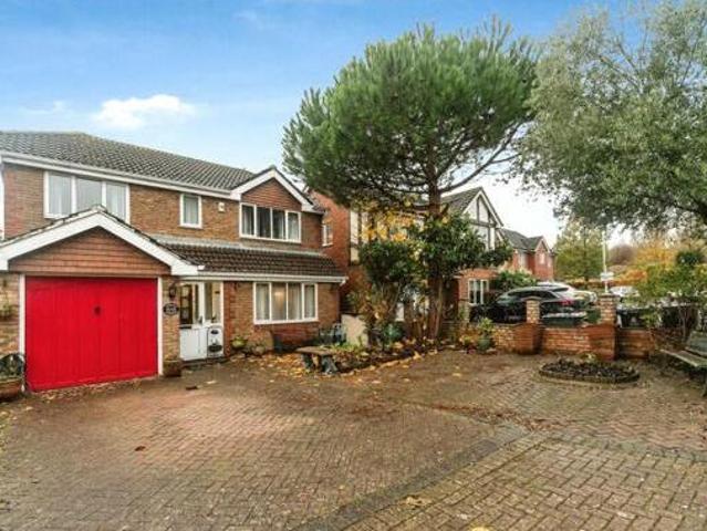 House for sale in Chessington