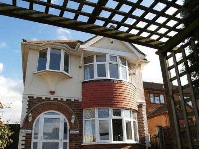 House for sale in Chessington