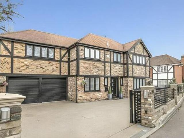 House for sale in Chigwell Row, Epping Forest