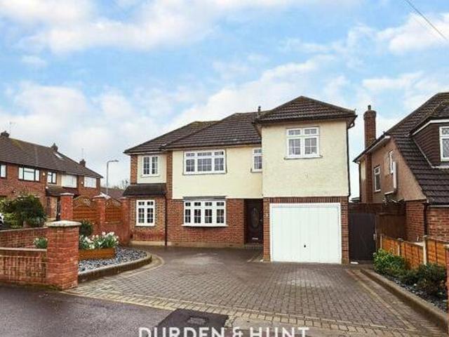 House for sale in Chigwell, Epping Forest