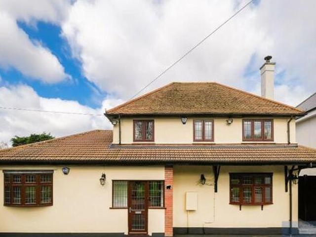 House for sale in Chigwell, Epping Forest