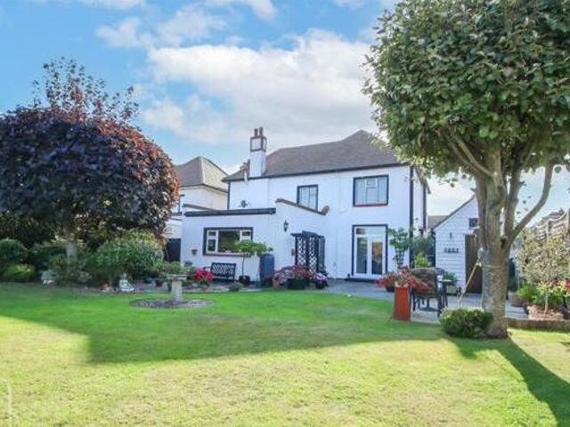House for sale in Holland-on-Sea, Dale Hill