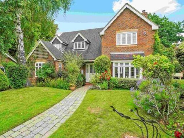 House for sale in Chessington