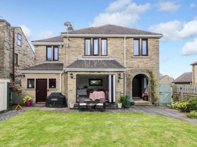 House for sale in Cleckheaton, West Yorkshire