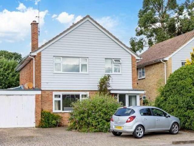 House for sale in Furnace Green, Crawley
