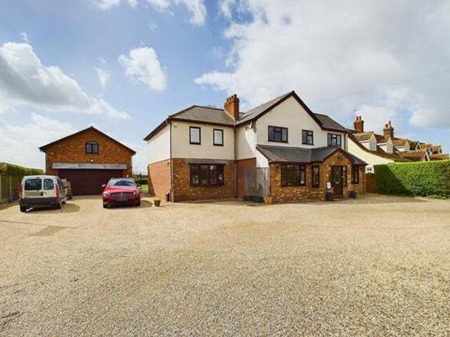 House for sale in Chipping Hill, Essex