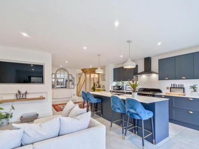 House for sale in Crowthorne, Bracknell Forest