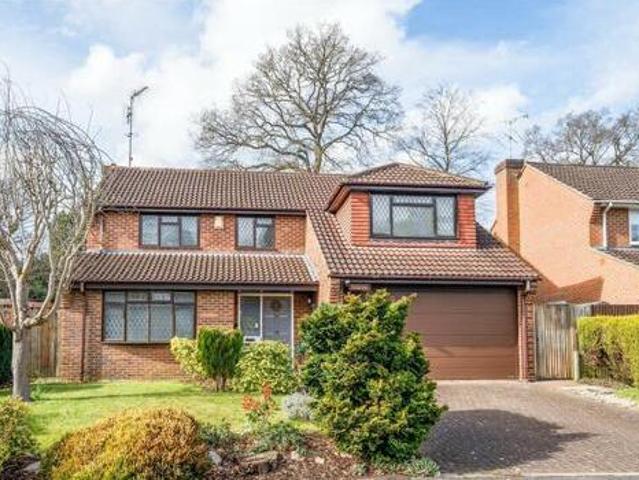 House for sale in Crowthorne, Bracknell Forest
