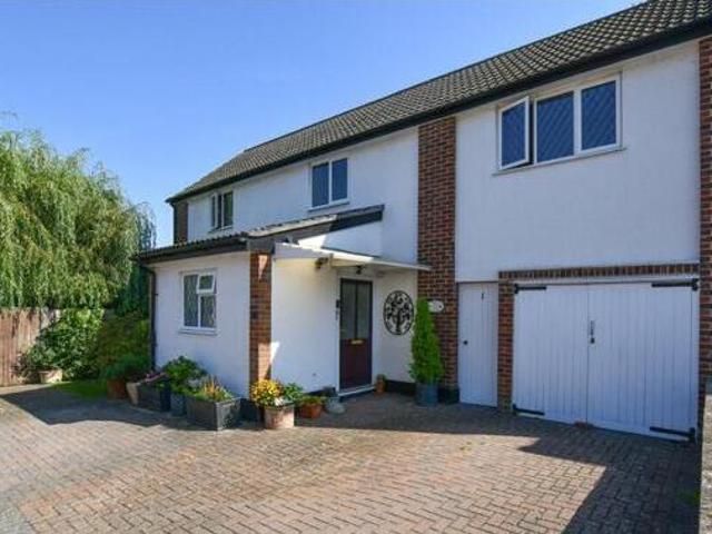 House for sale in Crowthorne, Bracknell Forest