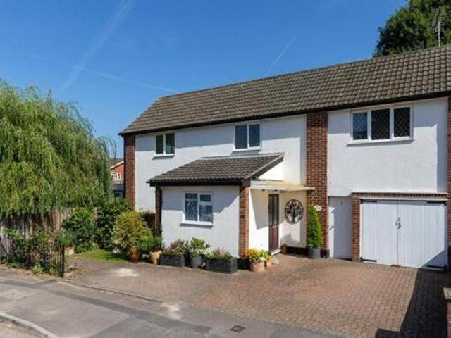 House for sale in Crowthorne, Bracknell Forest