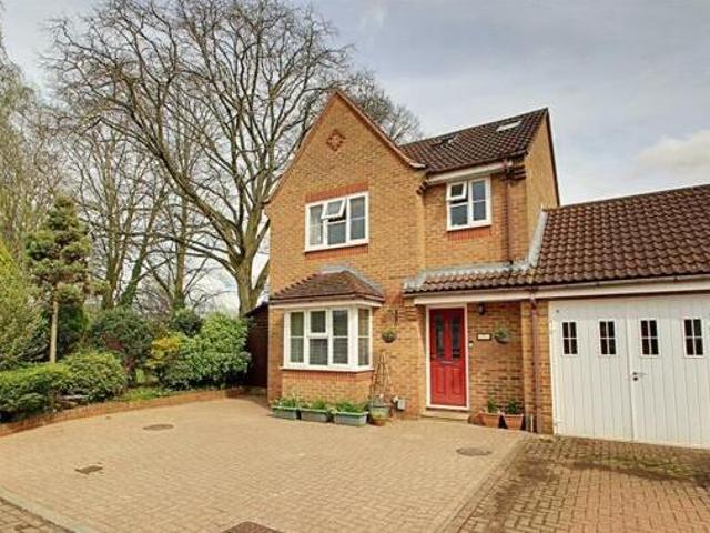 House for sale in Batchworth, Hertfordshire
