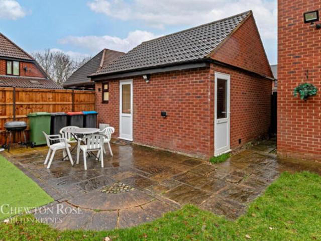 Farm for sale in Crownhill, Shenley Church End