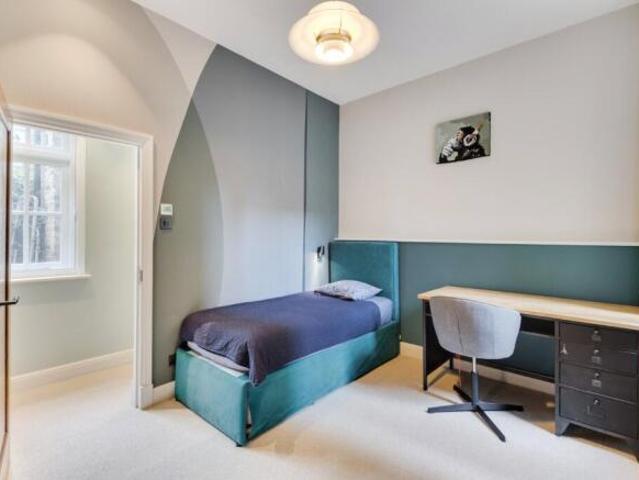 Property for sale in Cat Hill