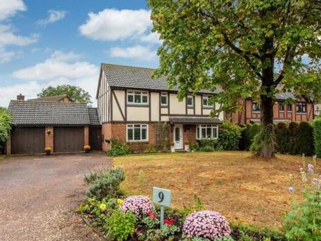 House for sale in Pachesham Park, Surrey