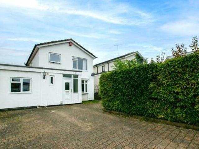 House for sale in Dunstable, Central Bedfordshire